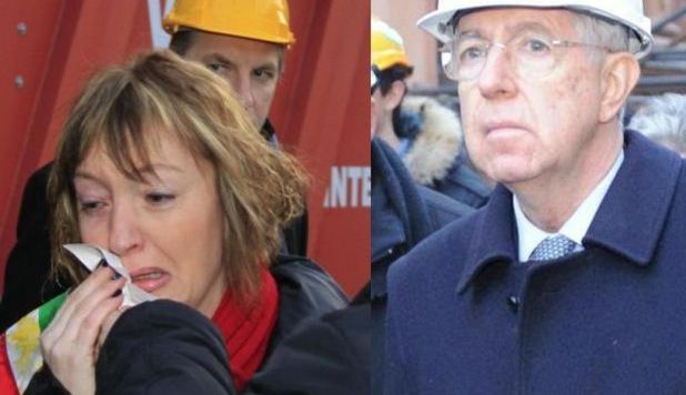 MONTI FISCHIATO IN EMILIA: I TERREMOTATI GLI LANCIANO LE UOVA - 27/01/2013